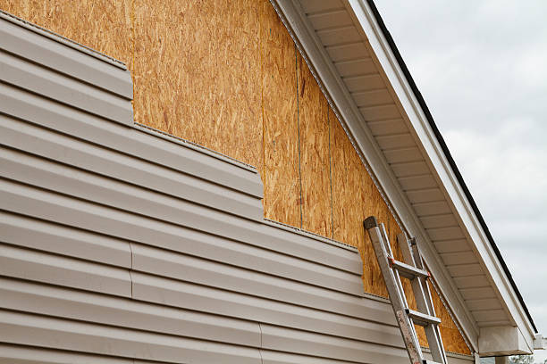 Professional Siding Installation technician working in Chanhassen, MN